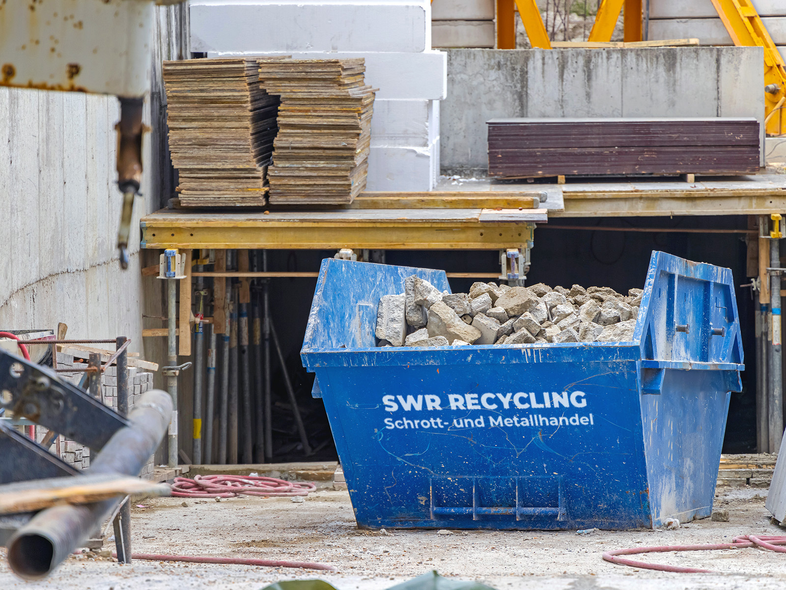 Container mit Bauschutt